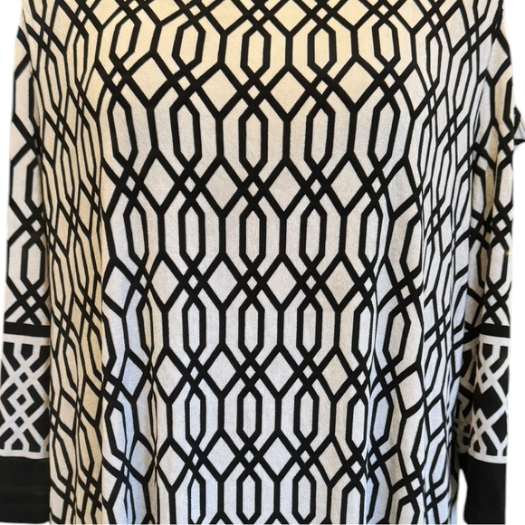 Chico's Travelers Black and White Geometric Tunic size 3 (L) - Picture 6 of 7